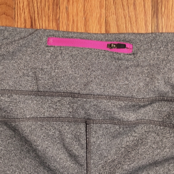 MPG Capri leggings, size medium, gray - Picture 5 of 6